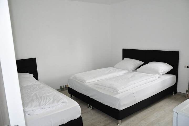 Room 5 of 18