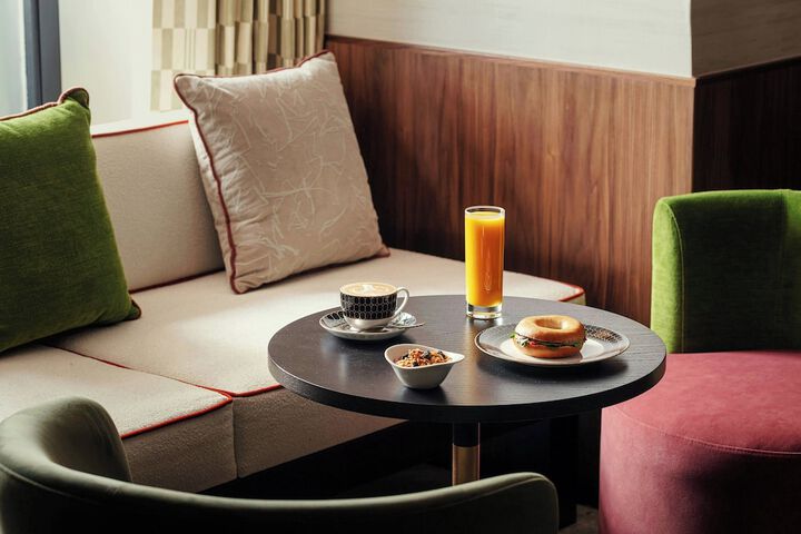 Lounge 87 of 105