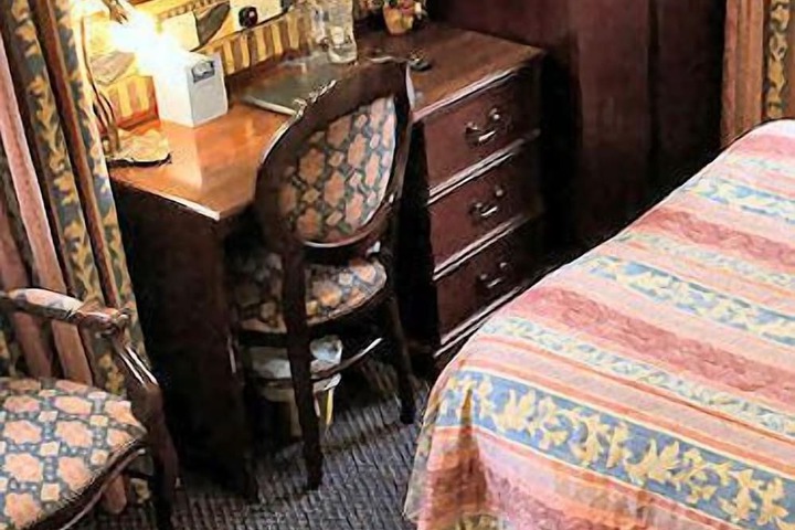 Room 8 of 15