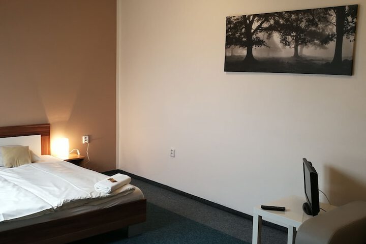 Room 28 of 84