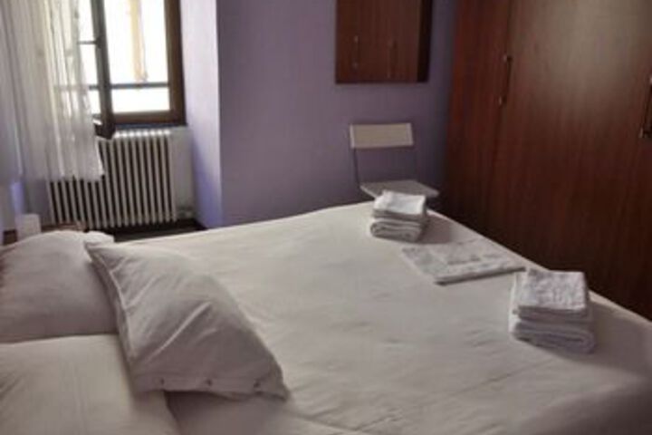 Room 26 of 102