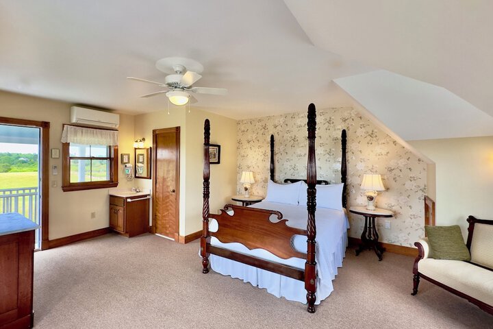 Room 32 of 100