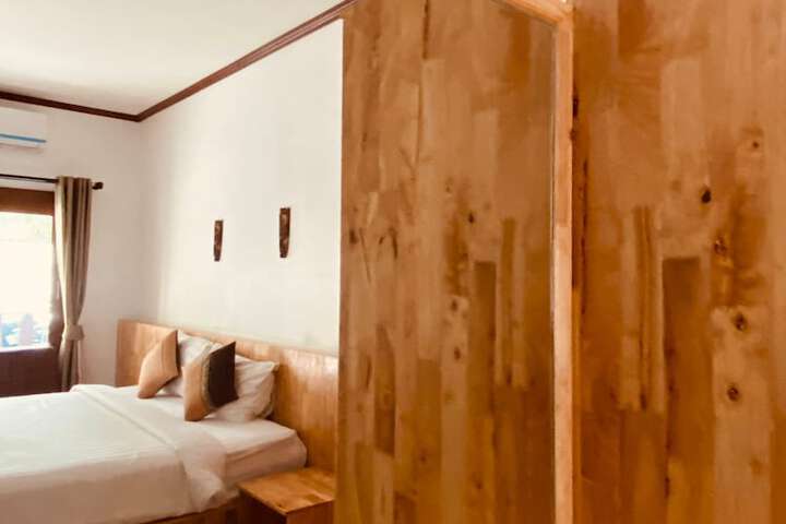 Room 28 of 80