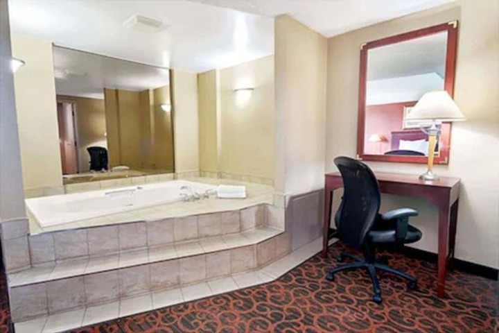 Room 8 of 36