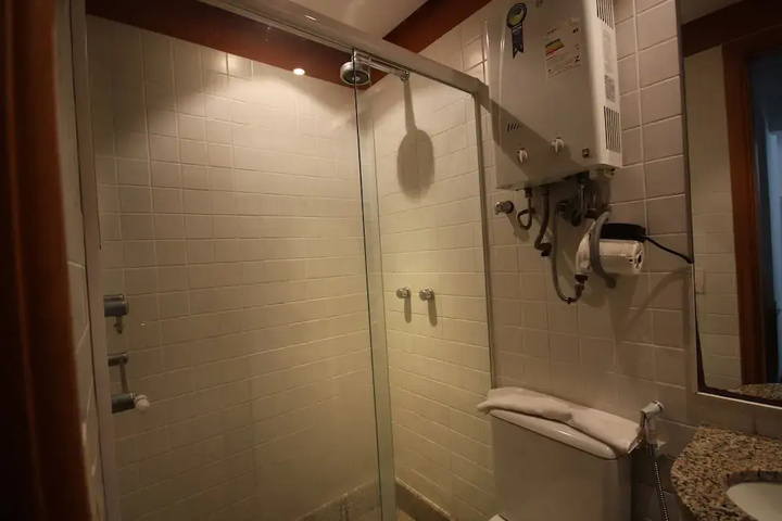 Room 6 of 16