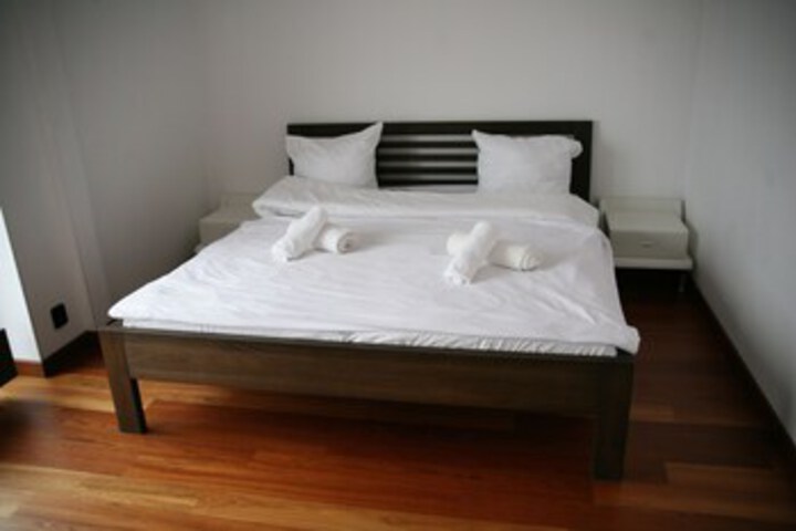 Room 220 of 275