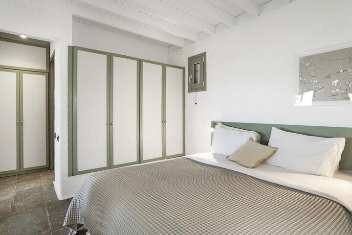 Room 13 of 68