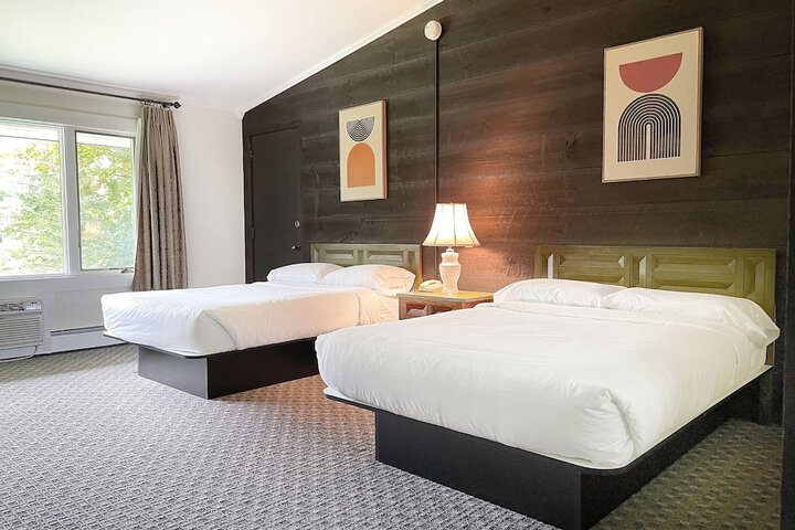 2 Double Beds (3 of 7)