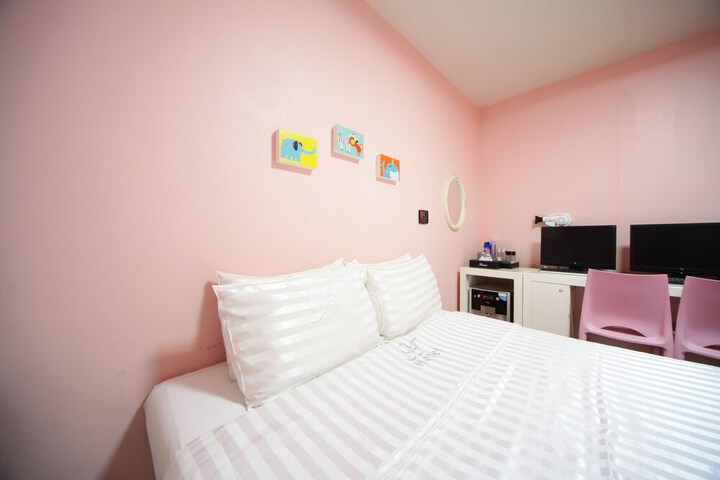 Room 13 of 75