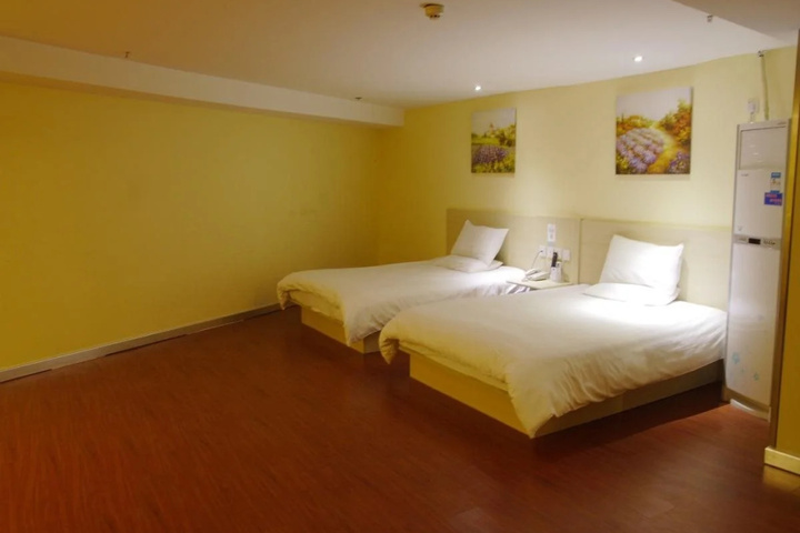 Room 5 of 9