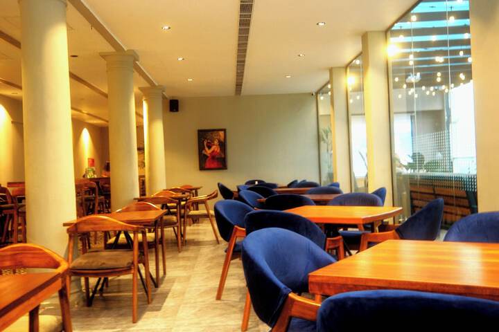 Dining 65 of 106