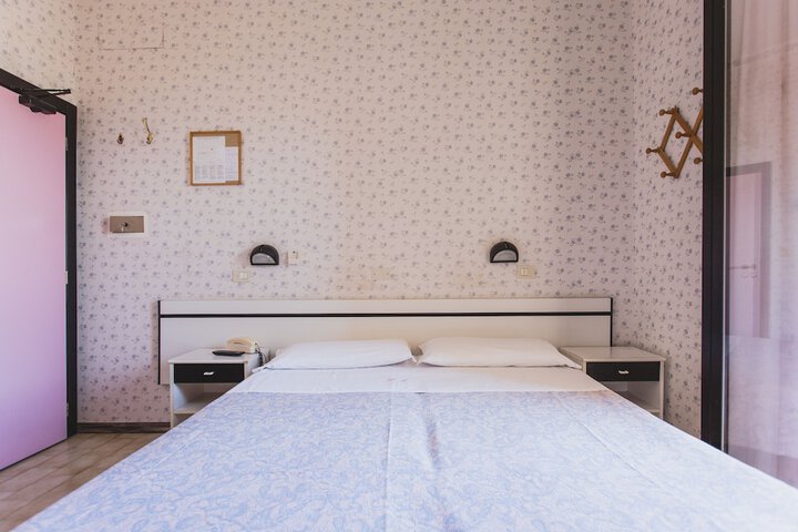 Room 3 of 55