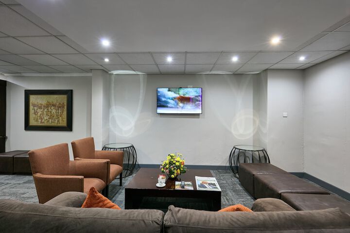 Lounge 85 of 98