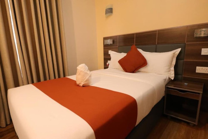 Room 4 of 38