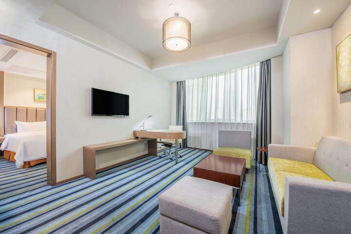 Room 4 of 86