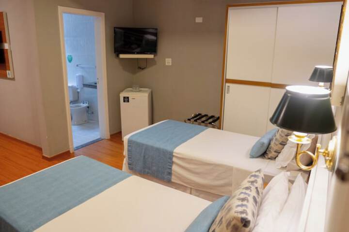 Room 28 of 175
