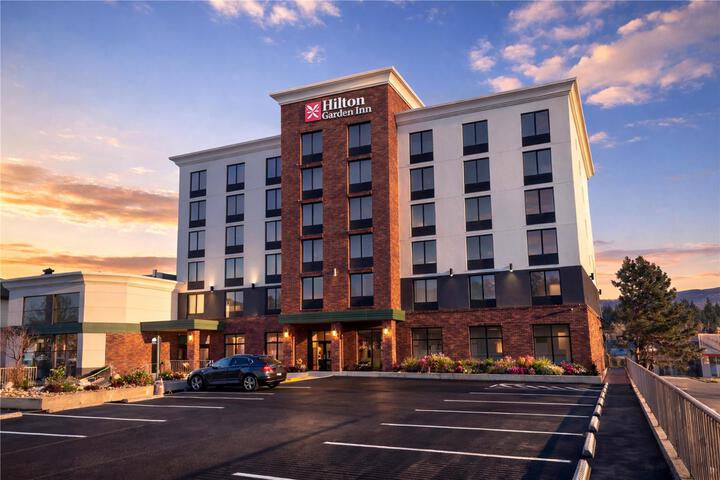 Exterior of Hilton Garden Inn Kelowna