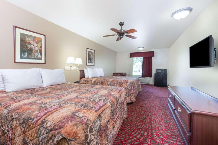 1 King Bed (8 of 9)