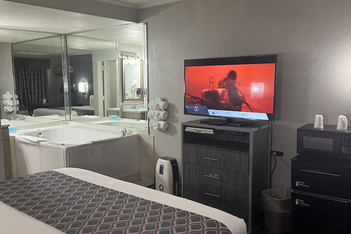 Room 9 of 25
