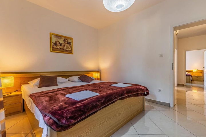 Room 2 of 22