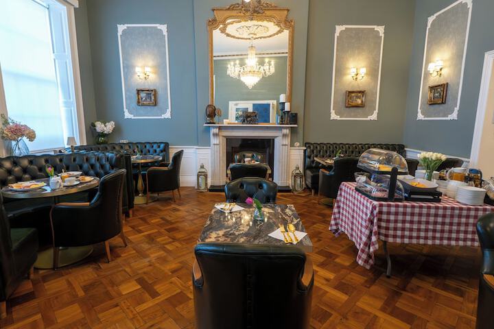 Dining 74 of 91