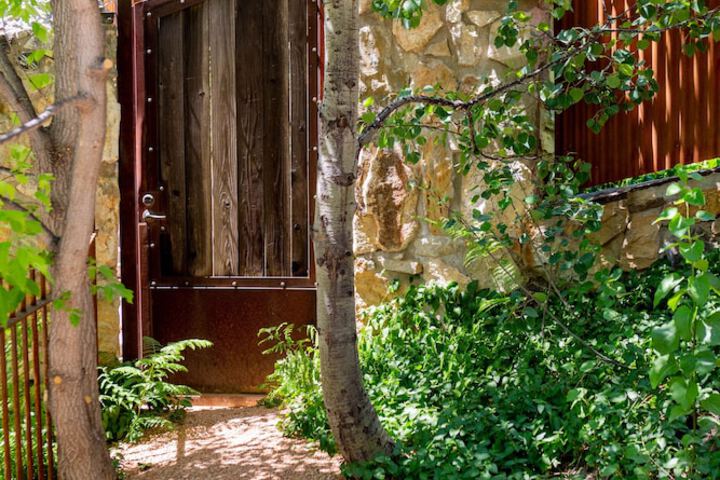 Hotel Exterior 29 of 30