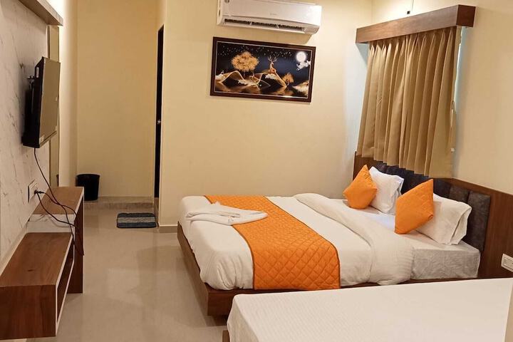 Room 4 of 13