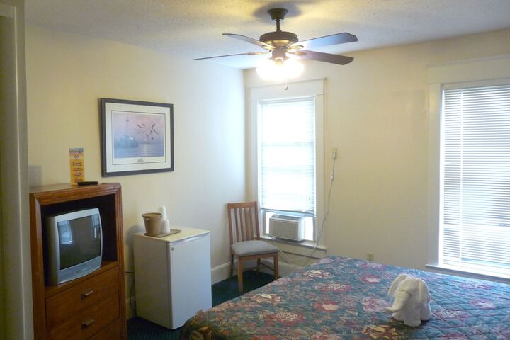 Room 18 of 102