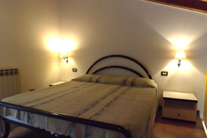 Room 3 of 79
