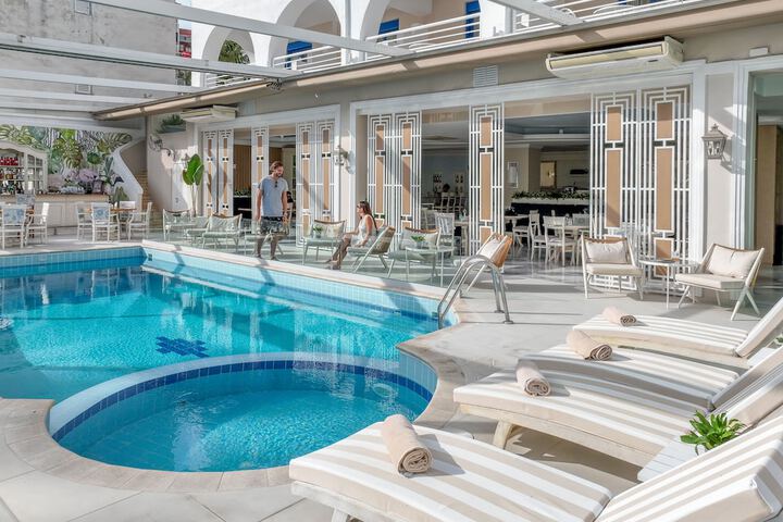 Pool 65 of 142