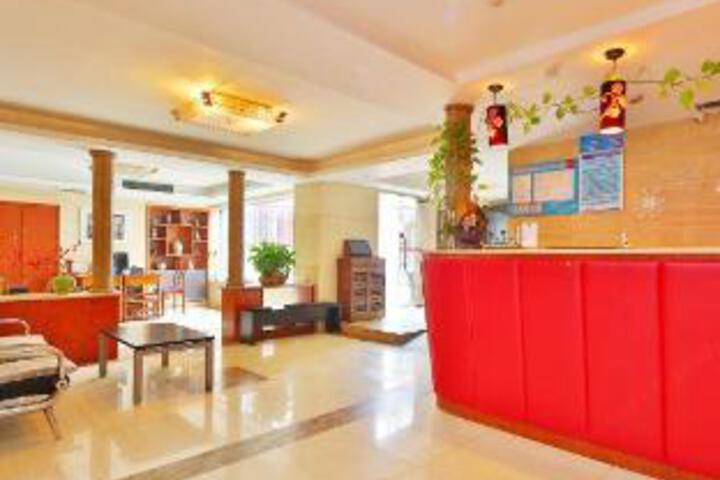 Haiyou Travel Art Homestay (Jinan Furong Street Kuanhouli)