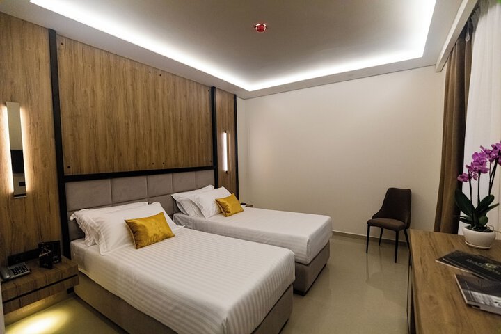 Room 9 of 29
