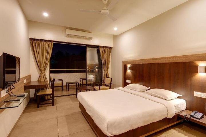 Hotel Classic Mid Town Kolhapur