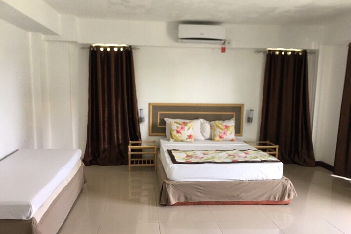 Room 11 of 37