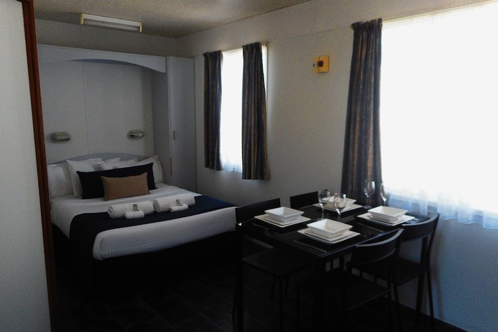 Room 2 of 28