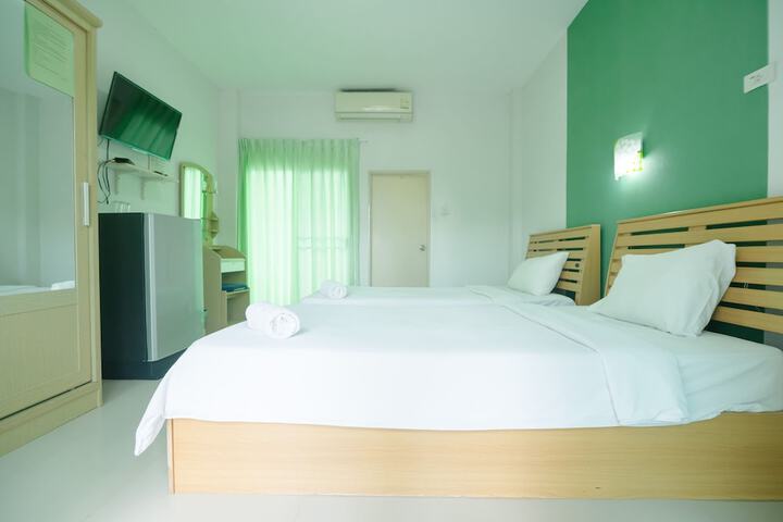 Room 5 of 104