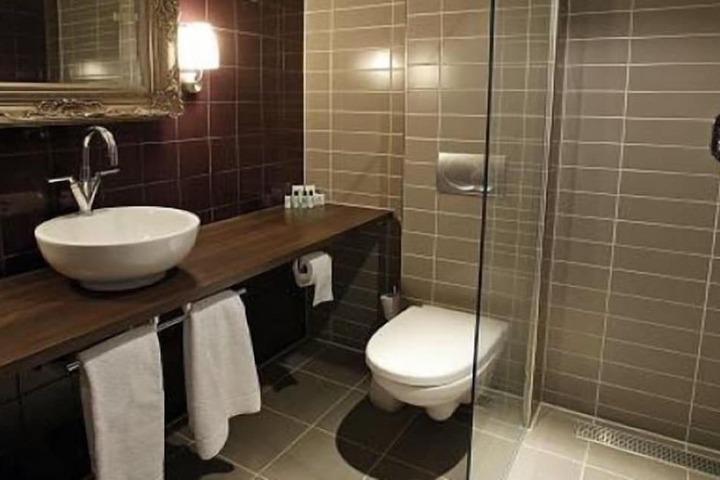 Clean Restrooms