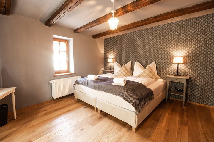 Room 4 of 42