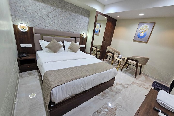 Room 4 of 7
