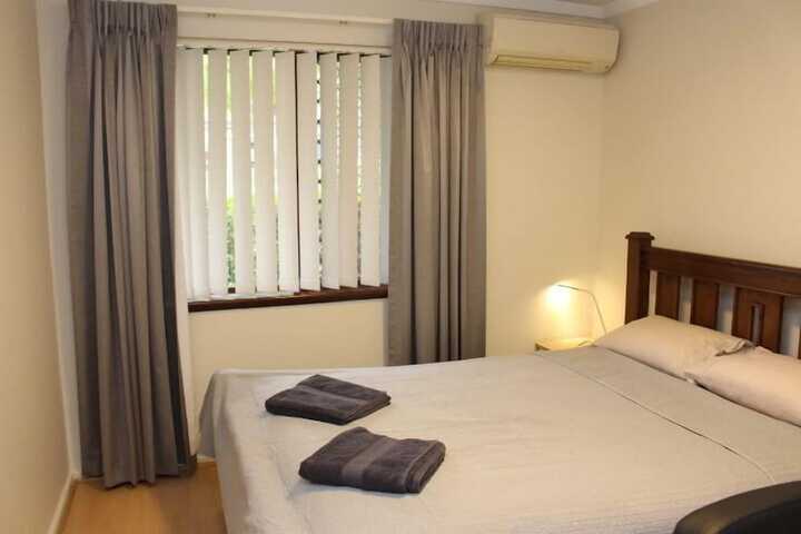 Room 4 of 95