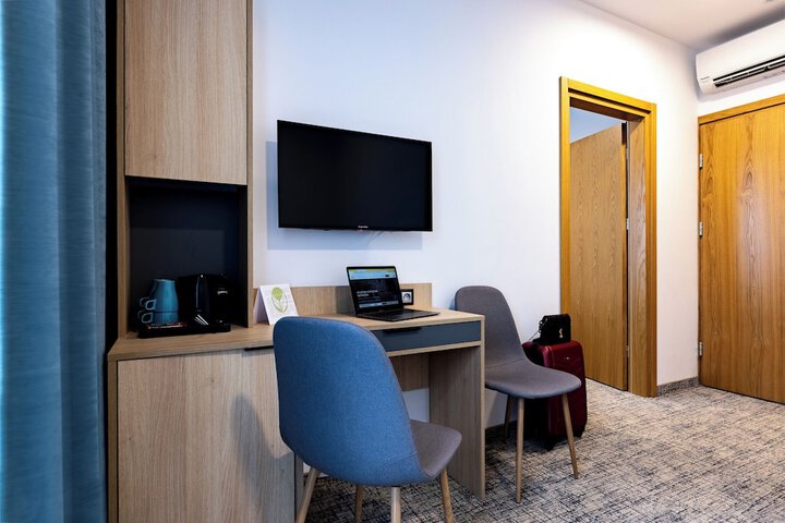 Room 7 of 61