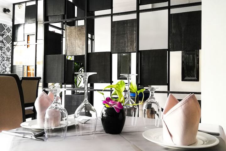 Dining 48 of 72