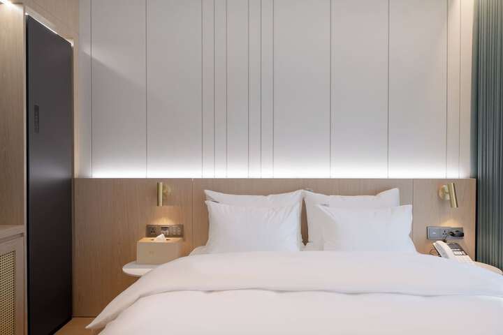 Room 33 of 51