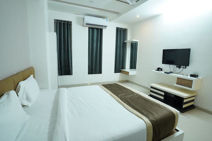 Room 14 of 27