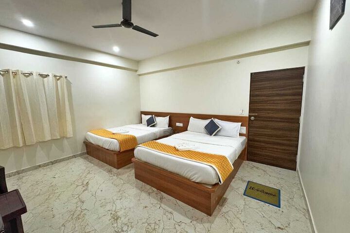 Room 6 of 14