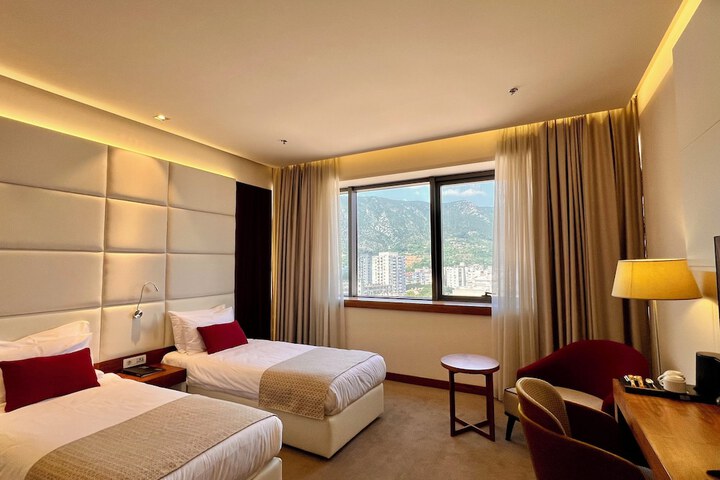Room 44 of 146