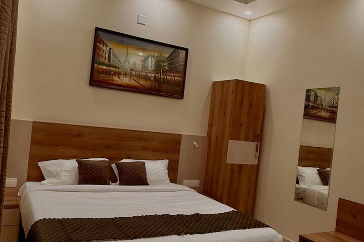 Room 3 of 47