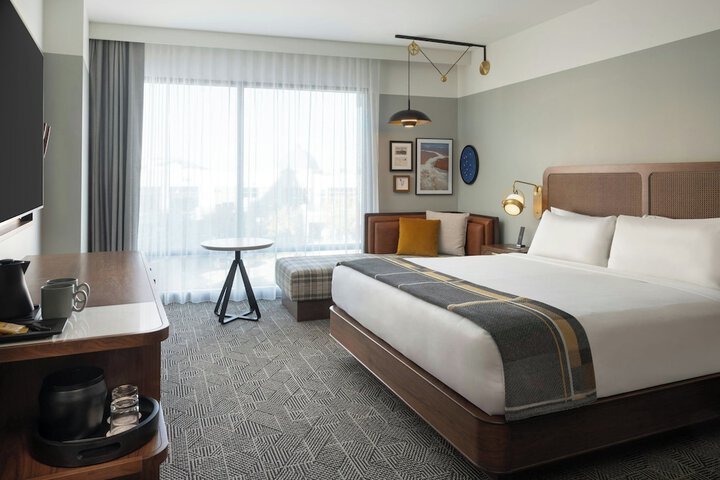 Room 41 of 77