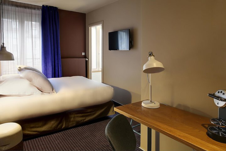 Room 14 of 80