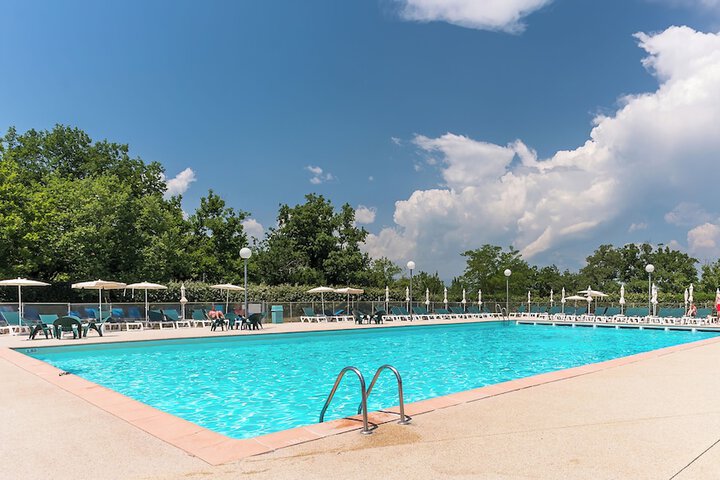 Pool 65 of 109